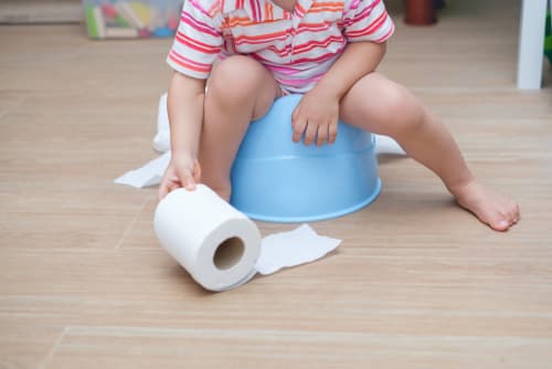 Latih Si Buah Hati mandiri dengan toilet training