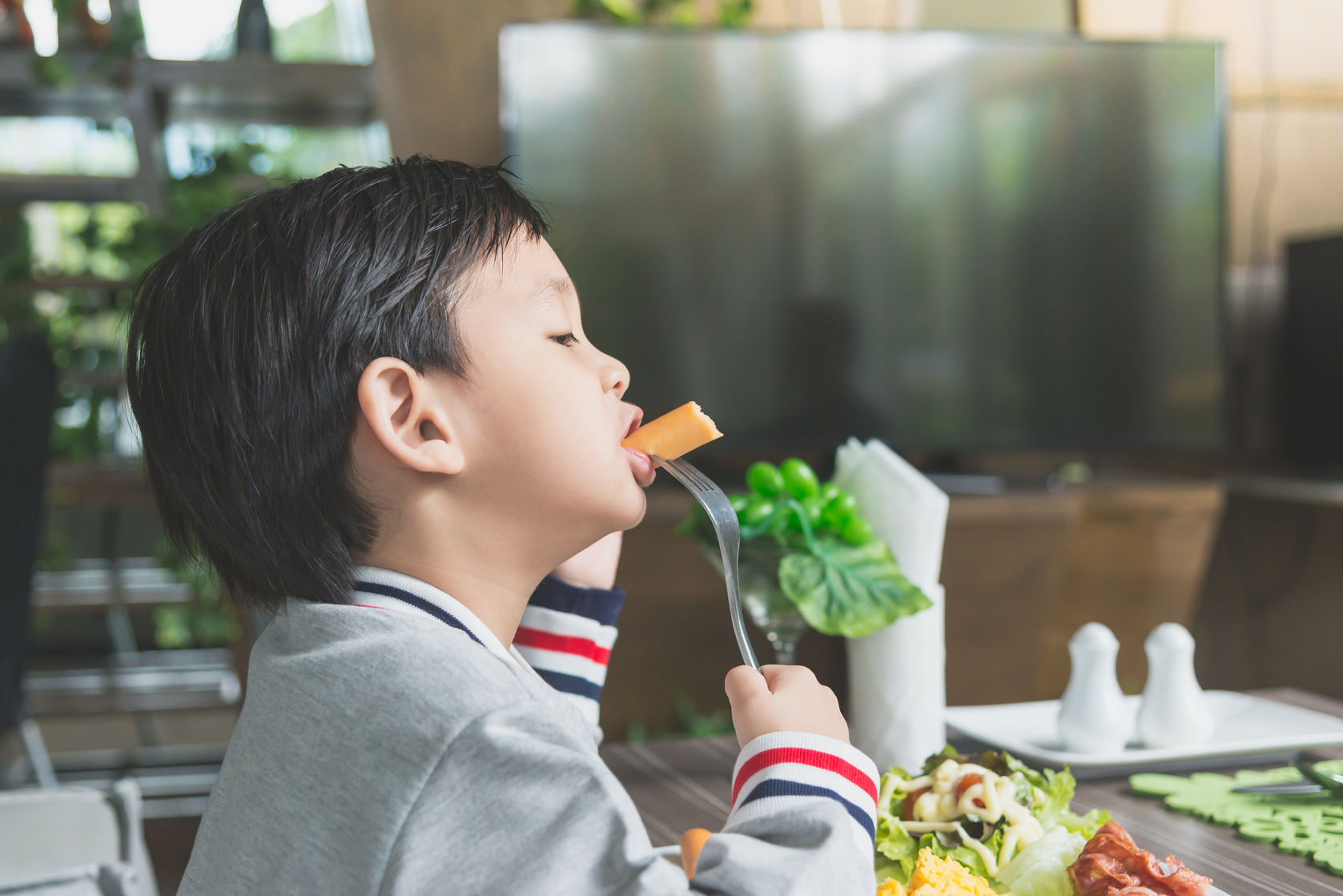 Beragam Makanan untuk Perkembangan Otak Si Kecil