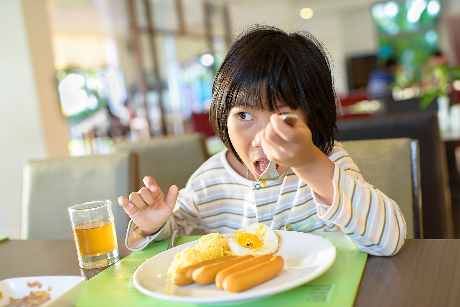 Tips Agar Si Kecil Senang Makan