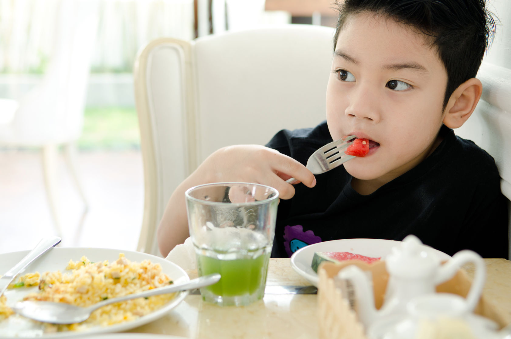 Sehatkan Otak Si Kecil dengan Pola Makan yang Benar