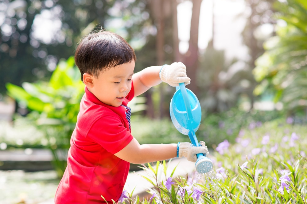 Latih Kesabaran Si Kecil dengan Berkebun