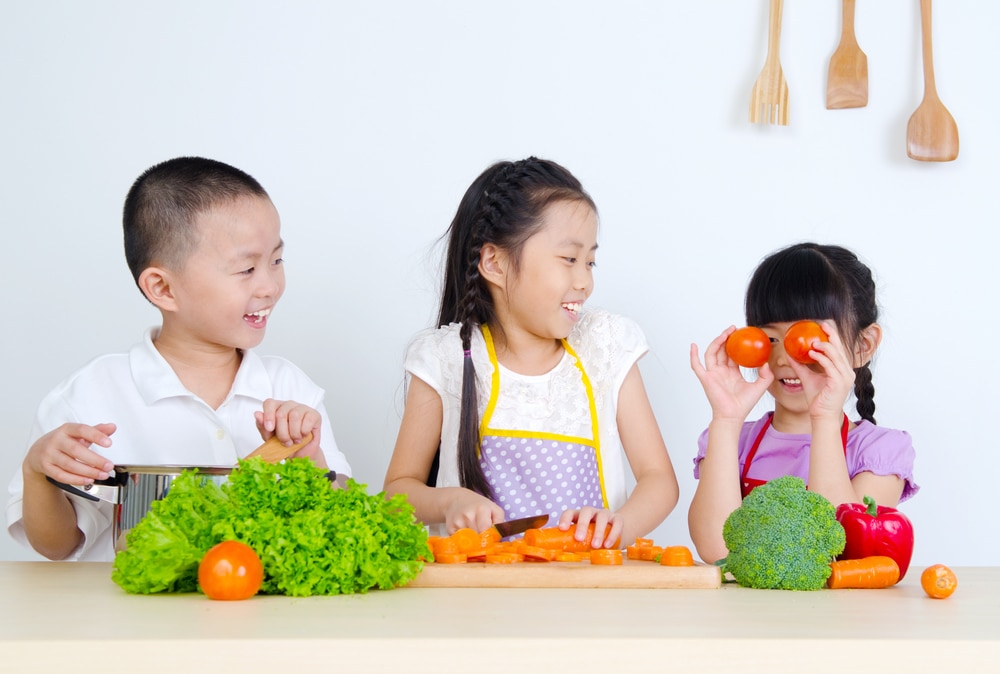 6 Cara agar Si Kecil Cinta Makanan Bergizi untuk Anak