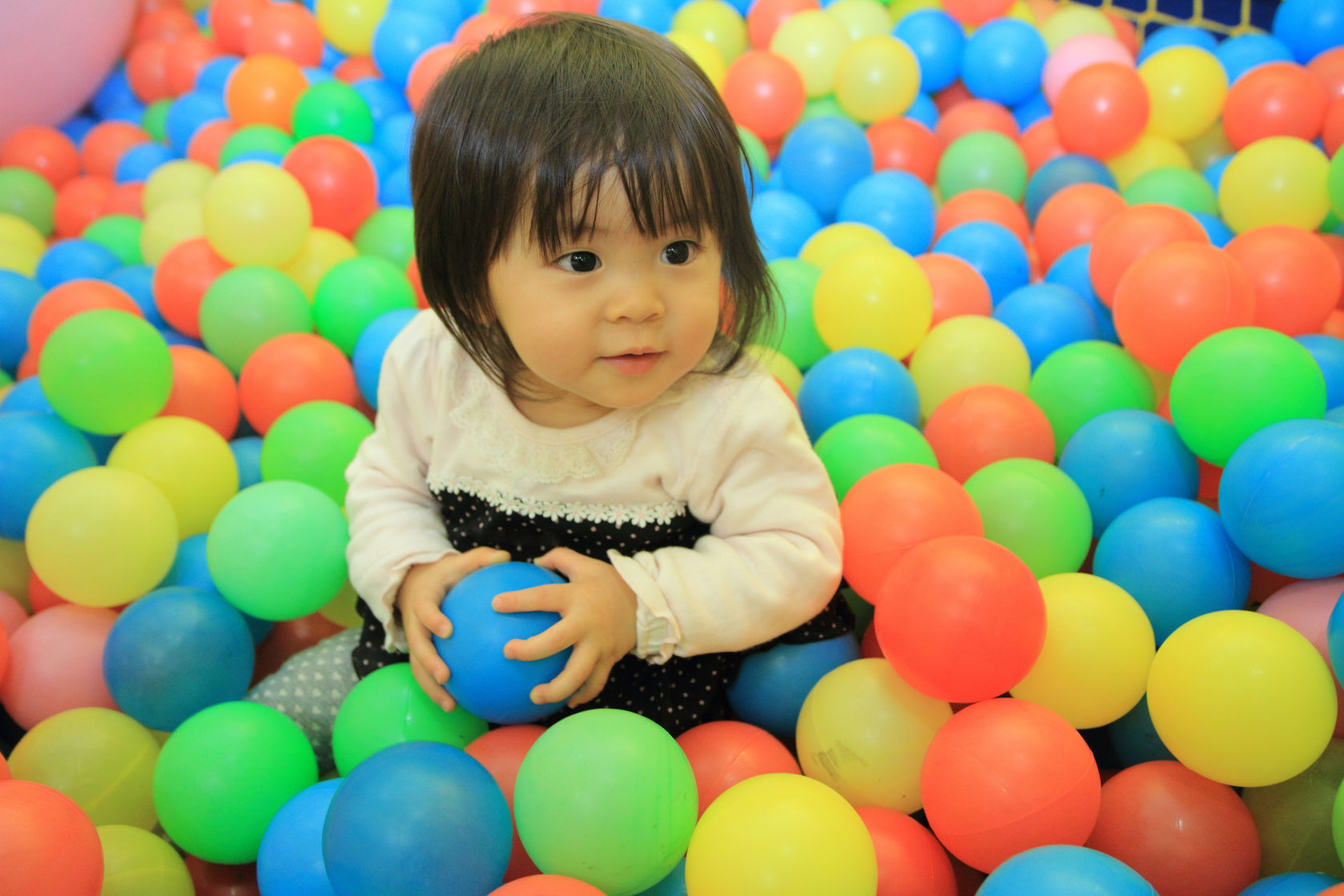 Bermacam Permainan Bola Anak untuk Asah Fokus Si Kecil