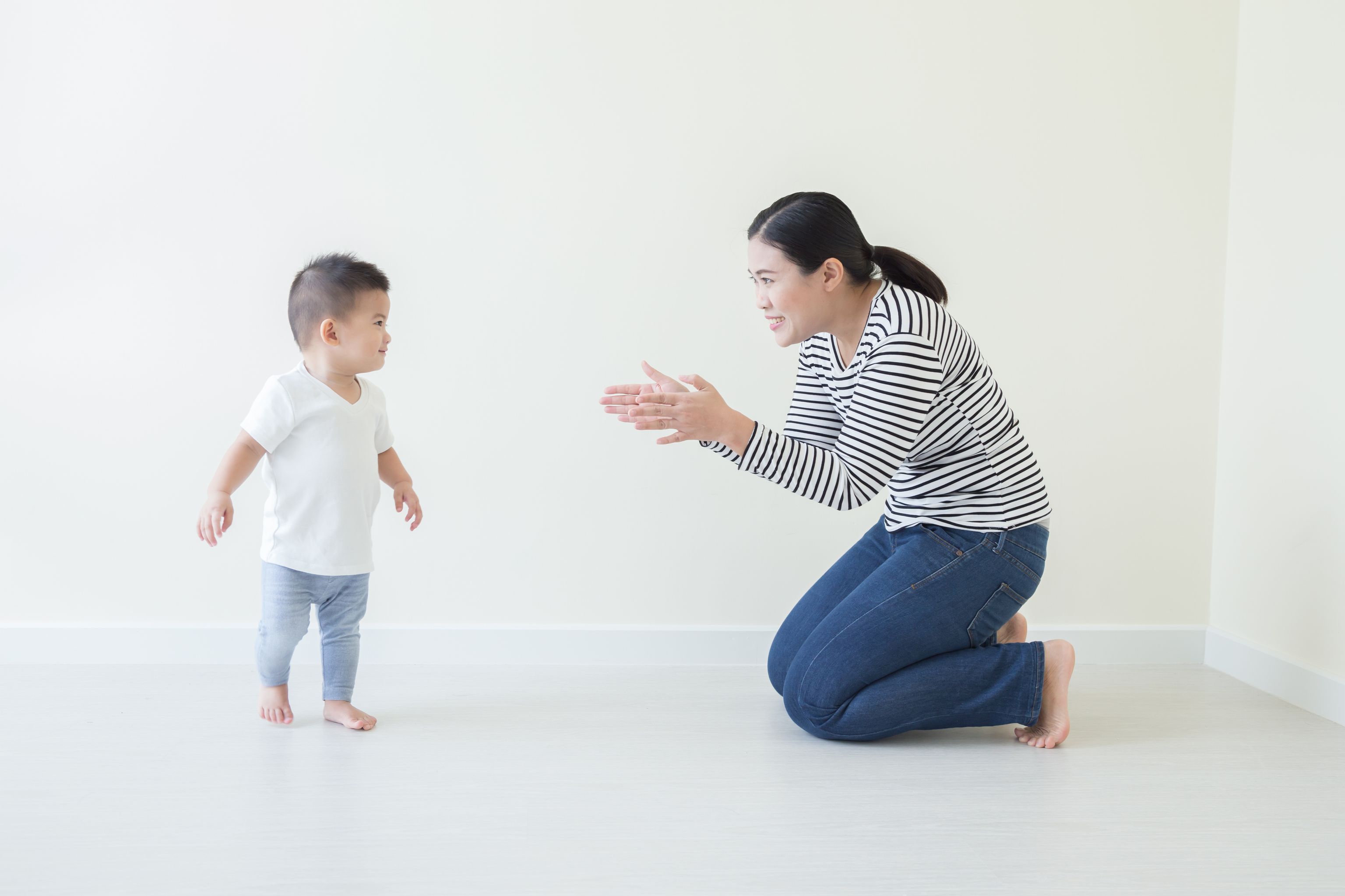 Bantu stimulasi anak berjalan