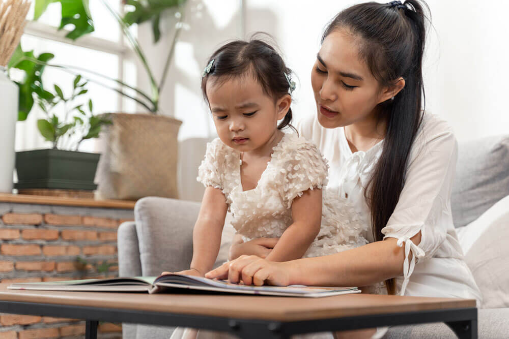 5 Stimulasi untuk Perkembangan Anak Toddler Sambil Membaca Dongeng Aku Dan Kau