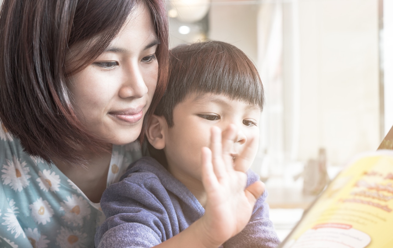 Dongeng anak dibaca ibu dan Si Buah Hati