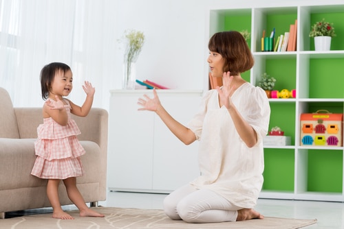 Cara melatih anak berbicara dengan bermain