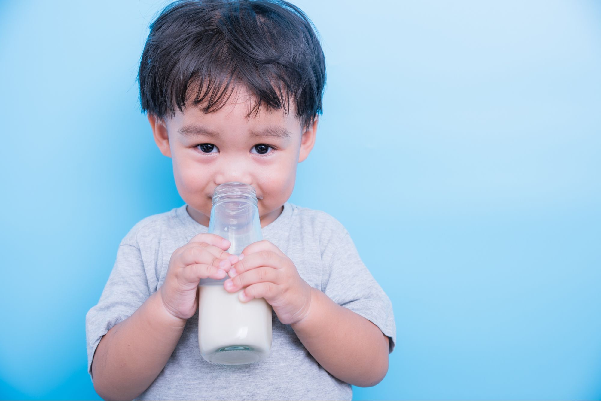 1.	Anak minum susu dengan manfaat nutrisi yang baik