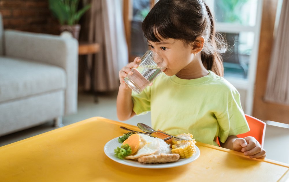 Bantu Si Buah Hati Siap Puasa dengan Nutrisi Susu Saat Sahur