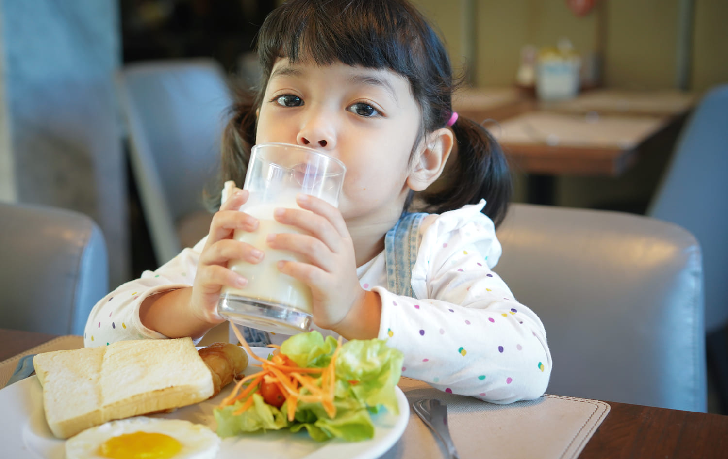 Cara Melatih Kebiasaan Makan yang Baik untuk Si Buah Hati