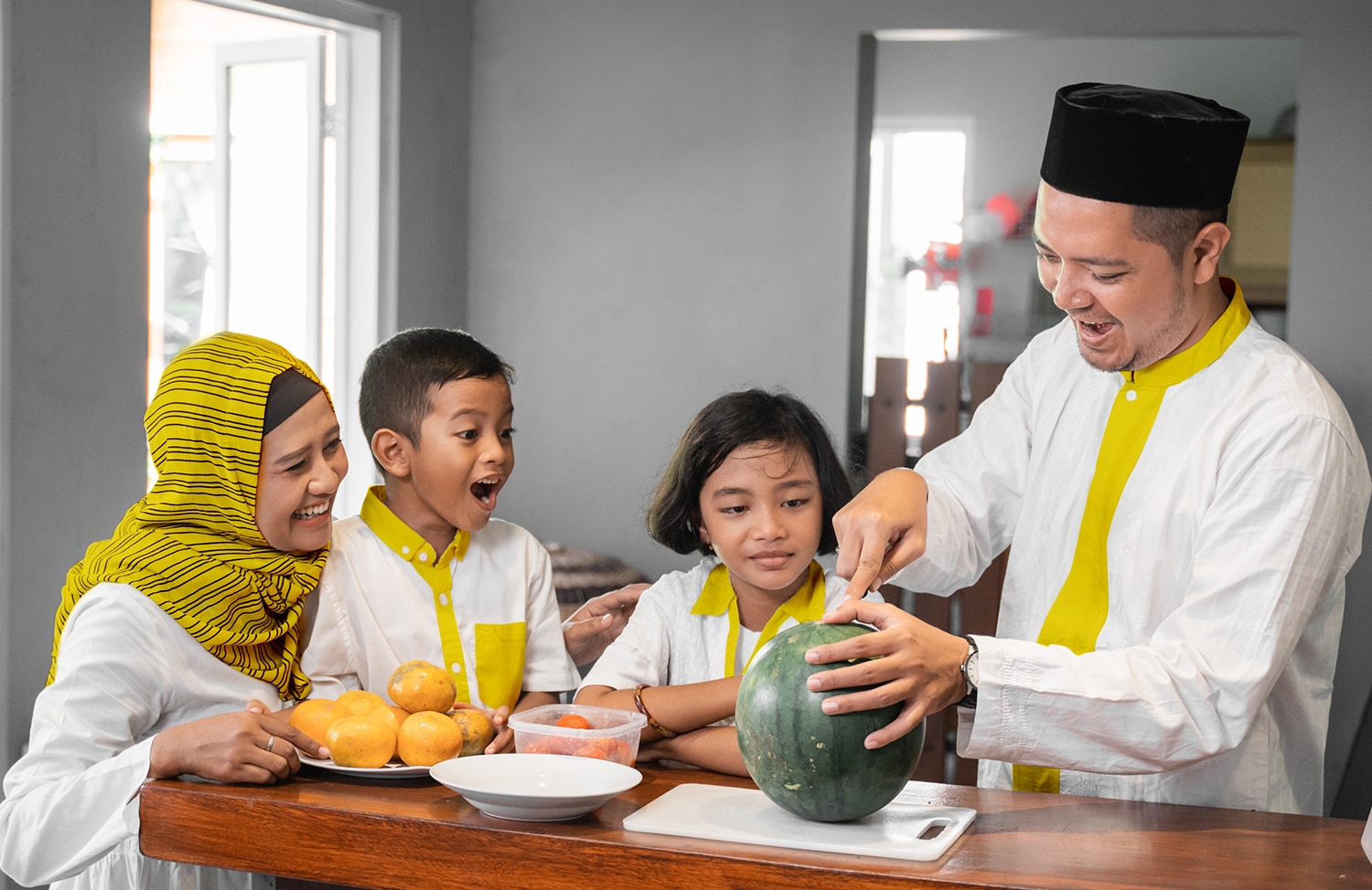 Cara Mengajarkan Keutamaan Puasa Ramadan pada Anak