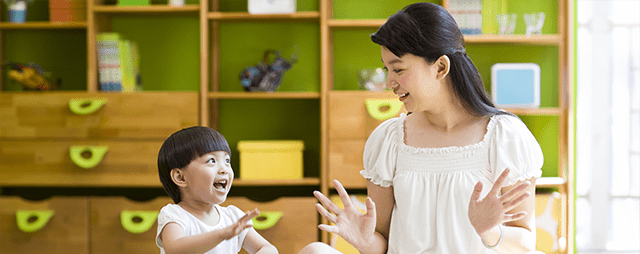 Perkembangan Bahasa si Kecil yang Buat Bunda Bangga