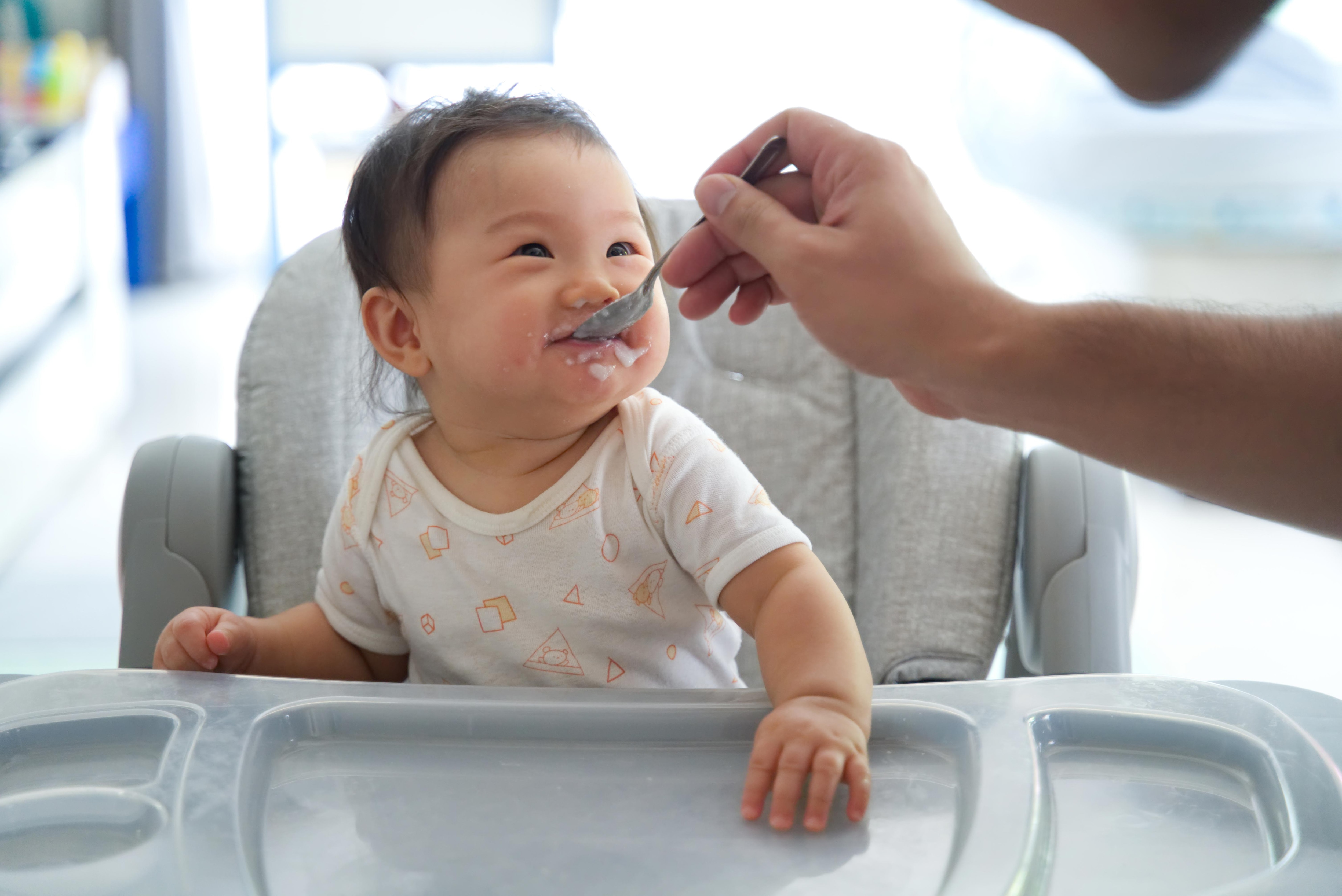 Apakah Dia lapar? Ini Cara Membaca Tanda Bayi Lapar