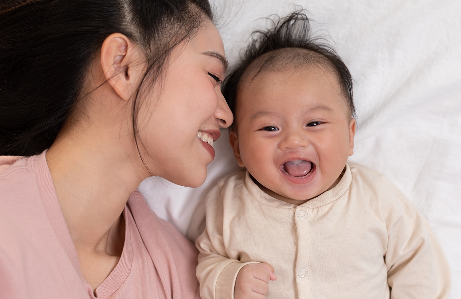 Mengenal Babbling: Apa yang Dikomunikasikan oleh Bayi Bunda?