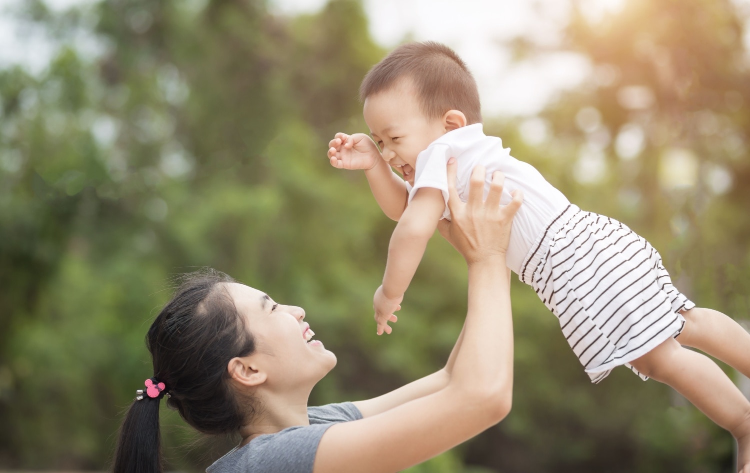 Umur Berapa Bayi Laki-Laki Mulai Bicara? Ini Penjelasannya!